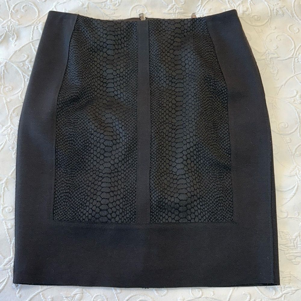 Tahari Black Snakeskin Paneled Exposed Back Zipper‎ Pencil Skirt Size 4